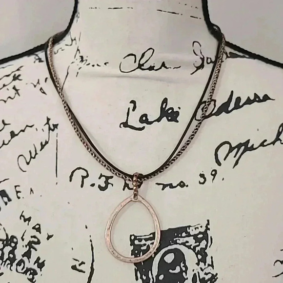 #19 set of 3 gold beaded geometric chain leaf necklaces - Picture 3 of 4